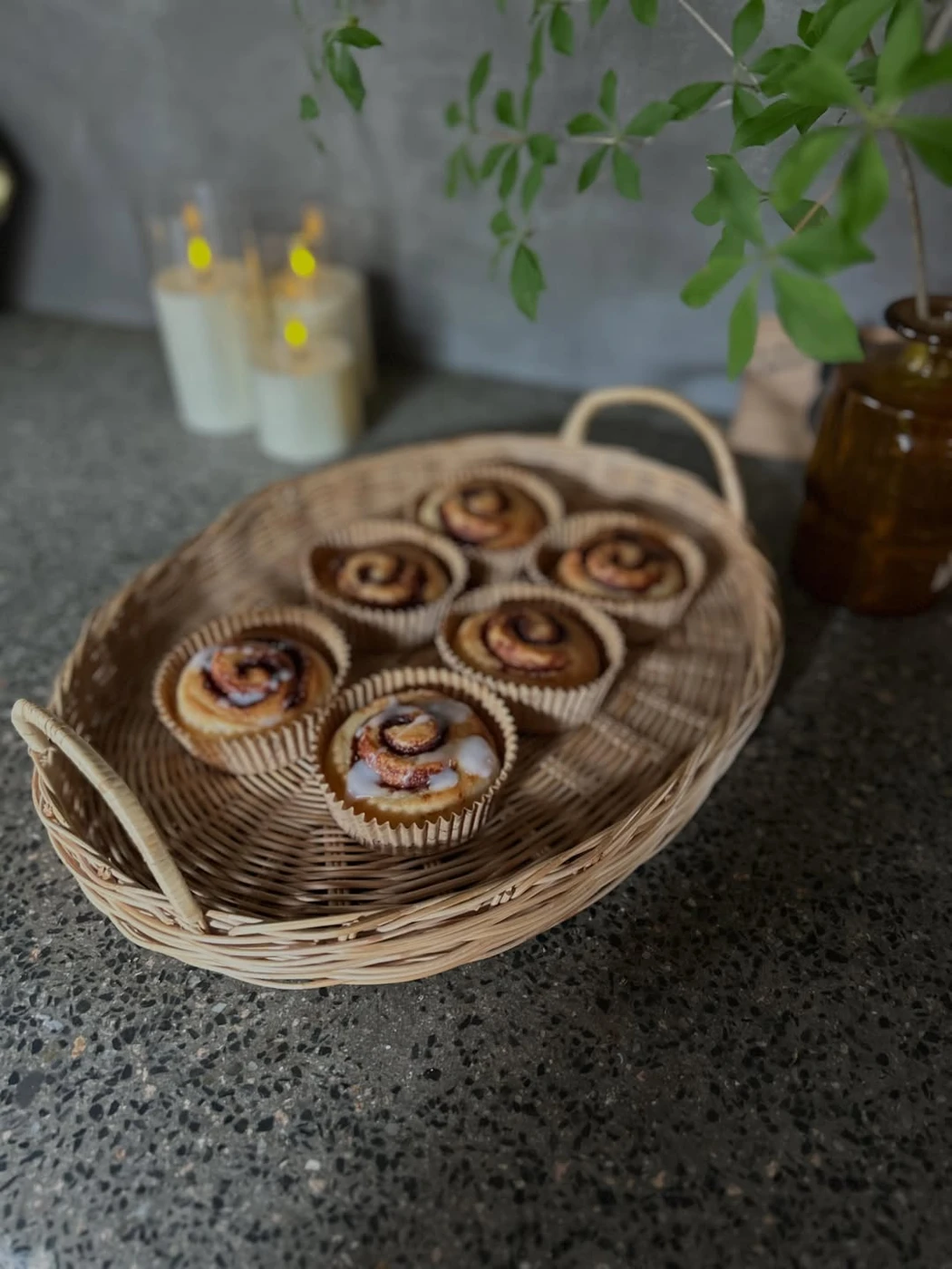 工房のシナモンロールの制作例